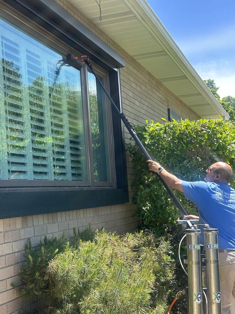 Nice Glass window cleaning luxury home
